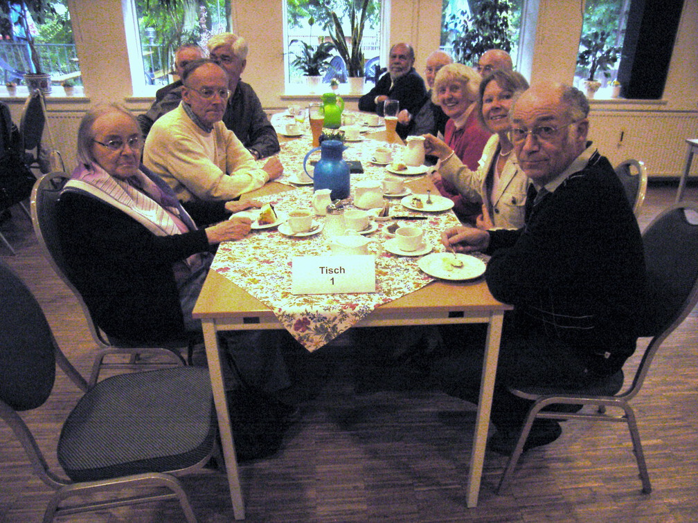 v.l.n.r.: Annerose Baumann, Klaus Bergert, Jürgen F. Künne, Dr. Ulrich Grade, Hermann-Otto Witte, gegenüber: Günter Böries, Erwin Jäger, Kurt Renner, Gerda Zimmermann, Margitta Foltz, Hans Dostmann