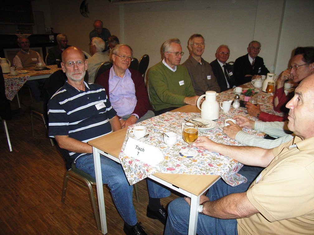 v.l.n.r: Jörg Lenz, Dietmar Lange, Günter Schwamm, Karsten Köhler, Hans-Joachim Ueberschar, Egon Böhmert, gegenüber:  Frank Leitzbach, Jürgen Otte