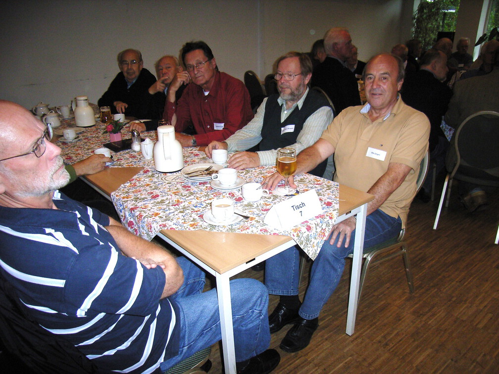 v.l.n.r: Jörg Lenz,  gegenüber: Hans-Georg Kromrei, Wilfried Schön, Frank Leitzbach, Hans-Herwald Meyer, Jürgen Otte