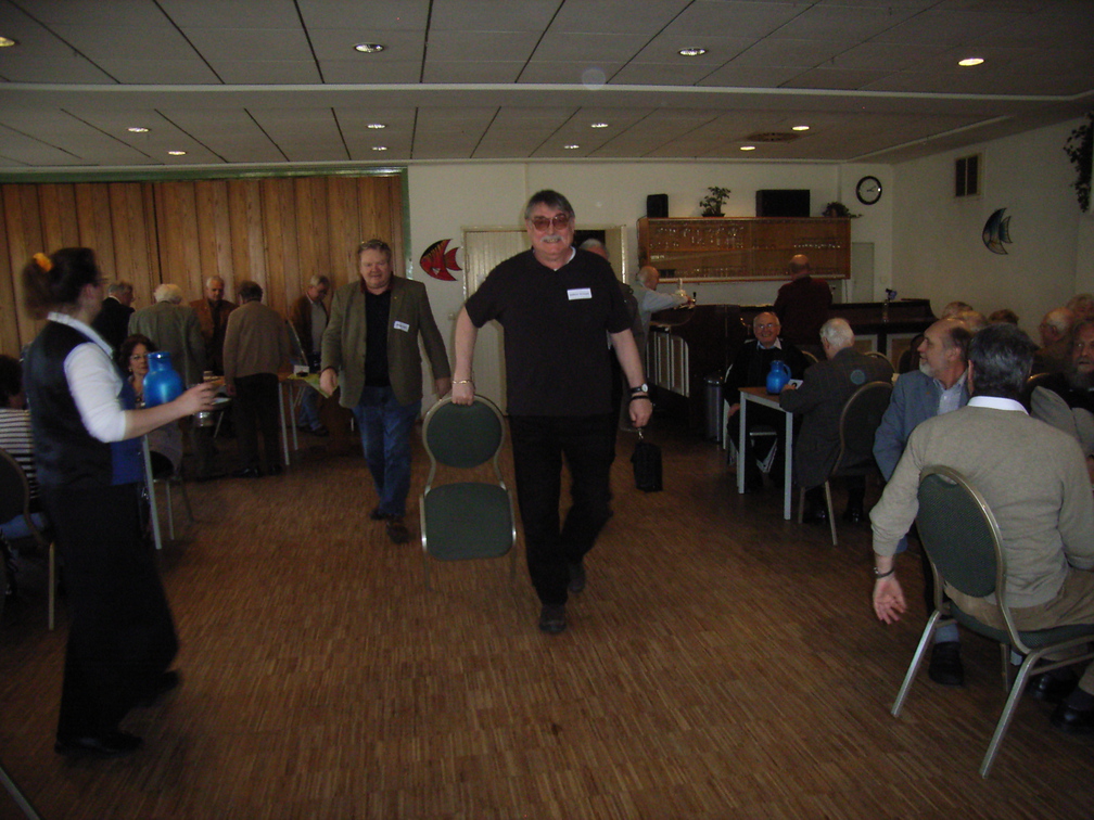 Wer zu spät kommt, muss seinen Stuhl mitbringen