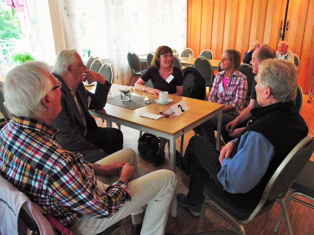 Fröhliche Runde: Brannies, Rainer / Schmuhl, Reinhold / Bößling, Christine / Foltz, Margitta / Fuhlrott, Wolfgang / Hartleben, Jonny