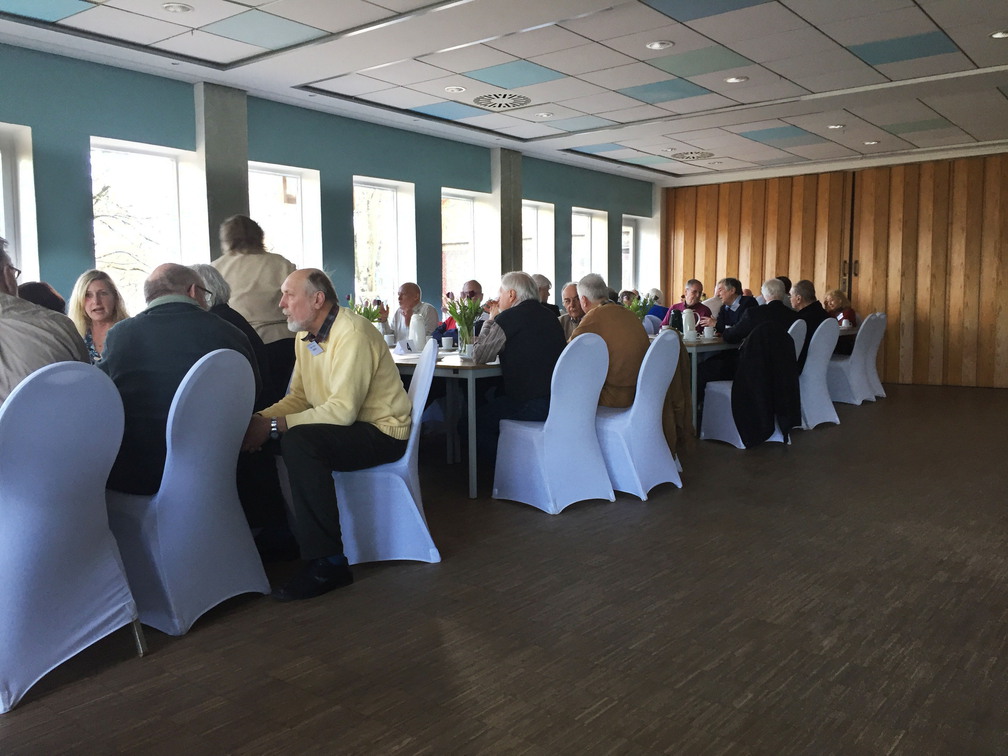 man spricht miteinander und versteht einander