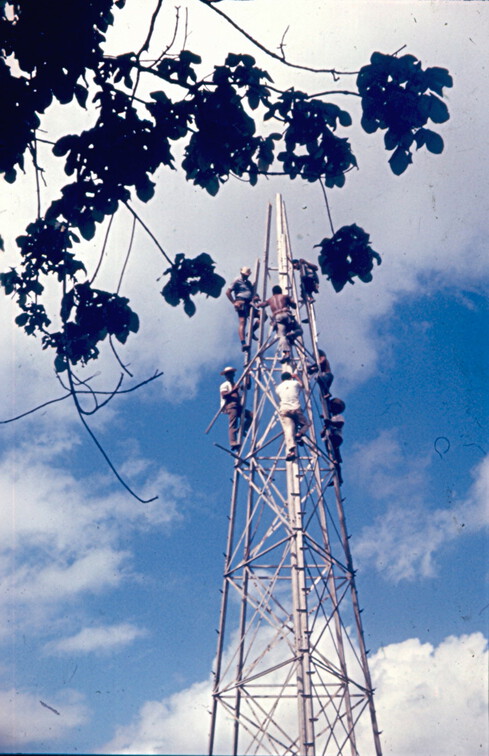 Aufbau eines Beobachtungsturms