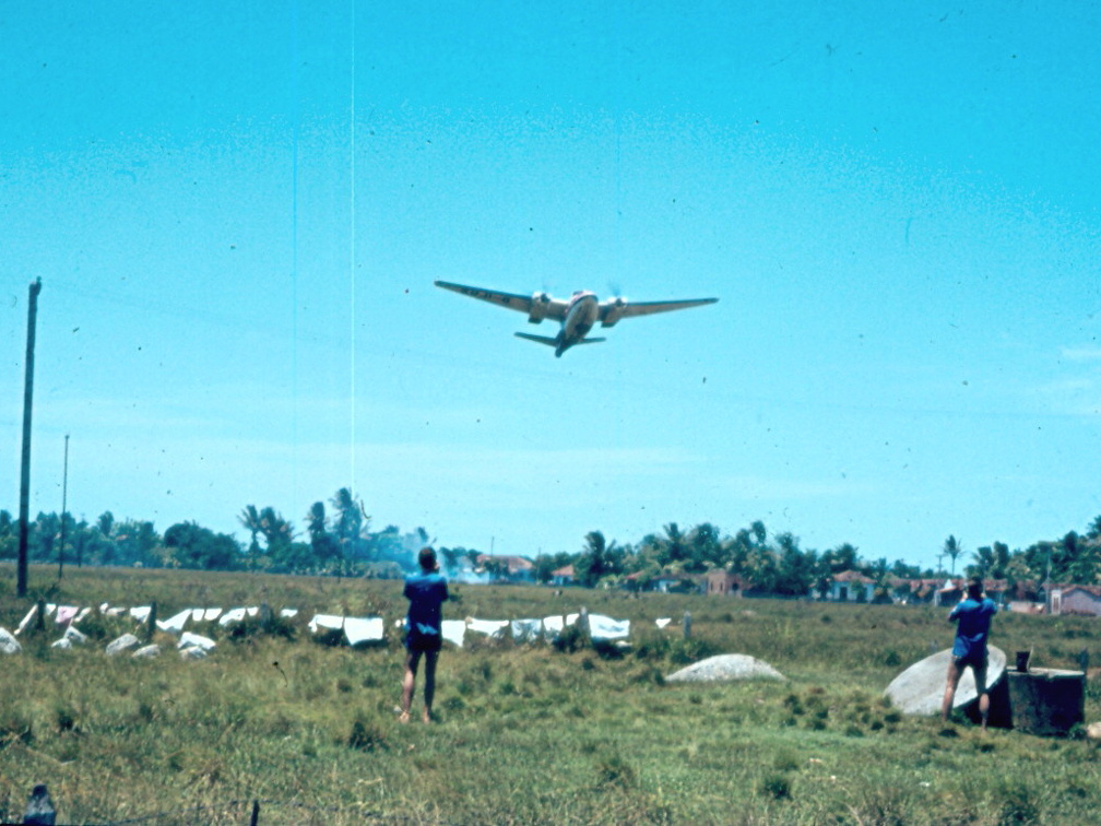Meßflugzeug Aerocommander in Caravelas