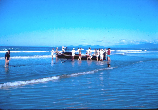 Fischer am Strand von Paranagua