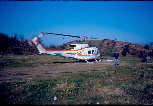 Meßhubschrauber Bell 212 am Landeplatz