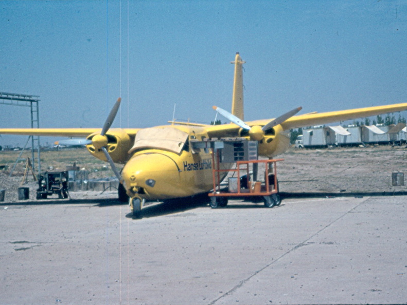 Meßflugzeug Aerocommander auf dem Flugplatz Qazvin