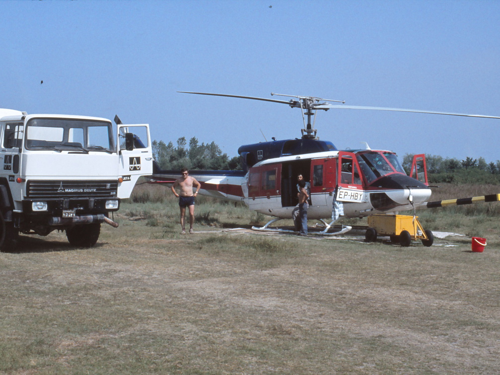 Heli-Trupp Ochse - Hubschrauber mit Tankwagen