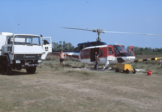 Heli-Trupp Ochse - Hubschrauber mit Tankwagen