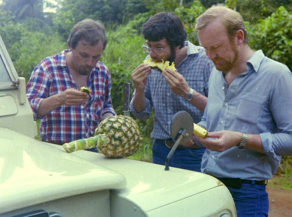 Pause auf der Fahrt nach Lolodorf: K.Grunau, Kroos, G. Lüer