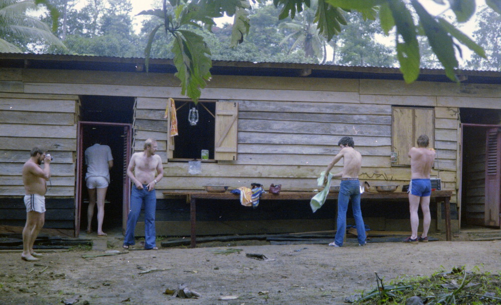 'Waschraum' mit täglicher Himmelsdusche