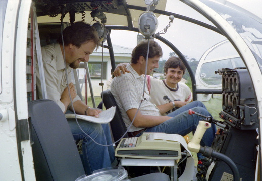 Vorbereitung des Messflugs: K.Grunau, B.Wolf, Pilot