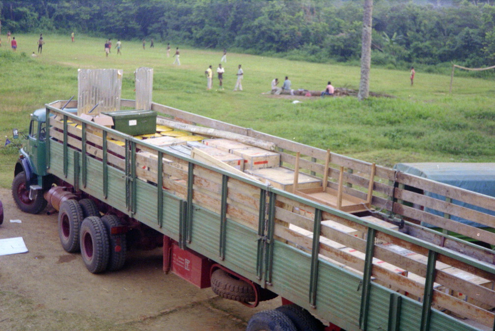 Umzug von Ngomedzap nach Edea: gute Straßen zu erwarten