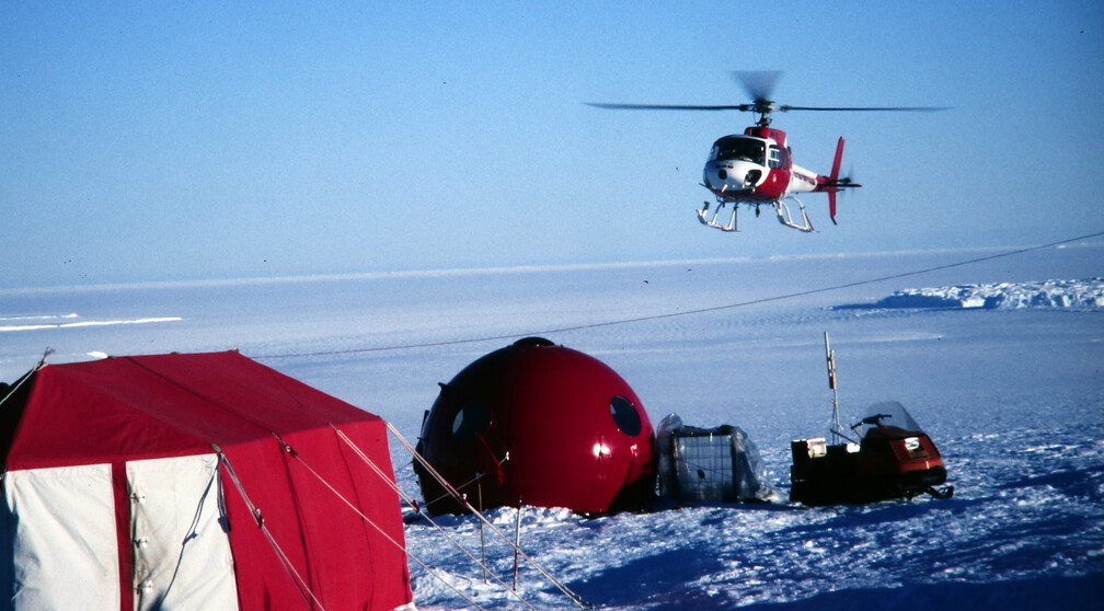 Anflug auf die Basis 'Kavraysky-Hills', nah am Rennick Glacier (150km lang, bis 30 km breit)