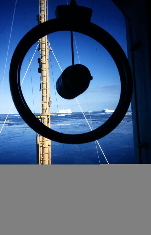 Reise von Neuseeland südwärts - erste versprengte Eisberge