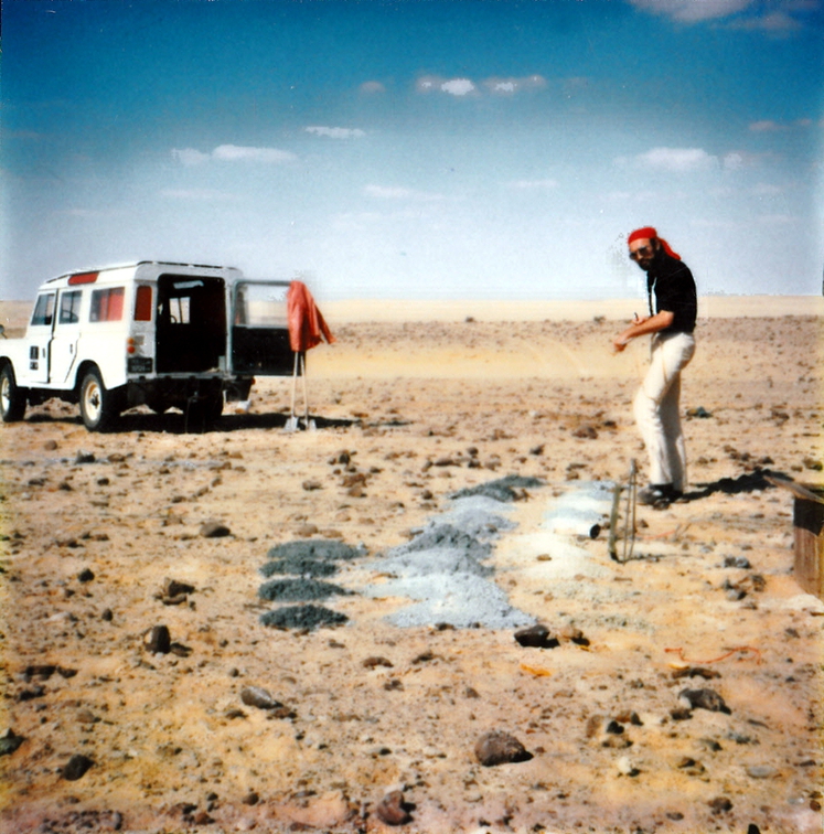  Libyen 27 NC15 Feldgeologe bei der Arbeit. Bild 07