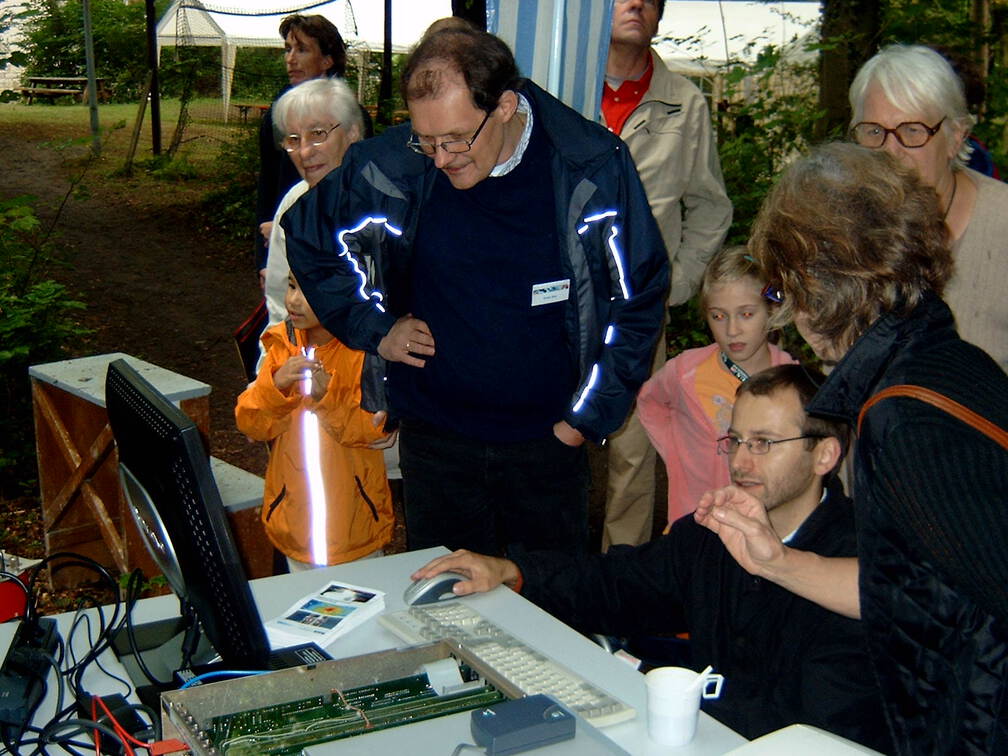 Das Seismogramm wird bestaunt