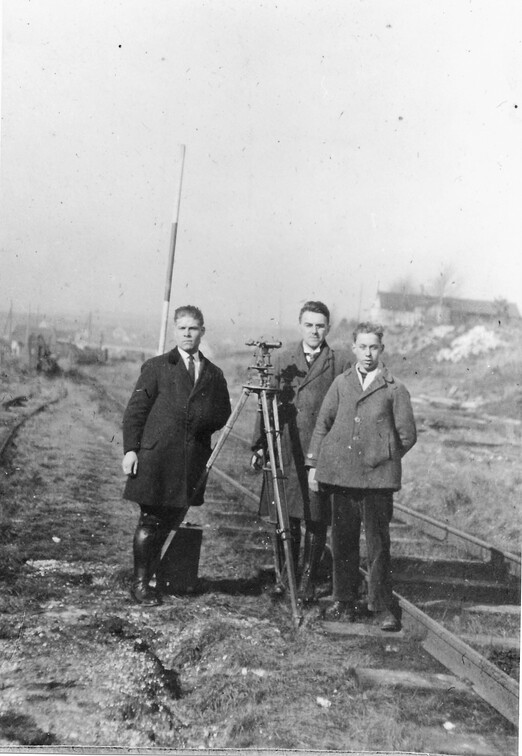 Herr Goerz und Genossen.  Ein markscheiderischer Trupp der Holl. Staatsgruben.