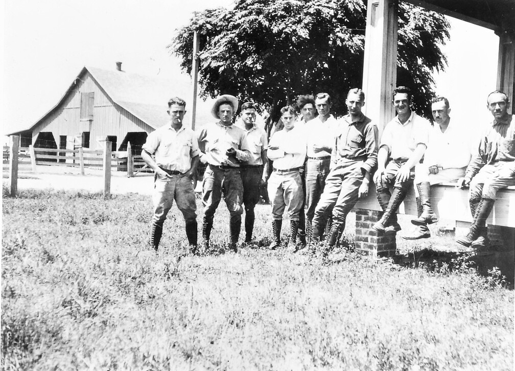 USA 1924-25, Hayes, Luisiana.  Von rechts: Liebrecht, Dr. Geußenhainer, Riediger, Dr. Schmidt, Thompson (am. Manager), am. Hilfskräfte.