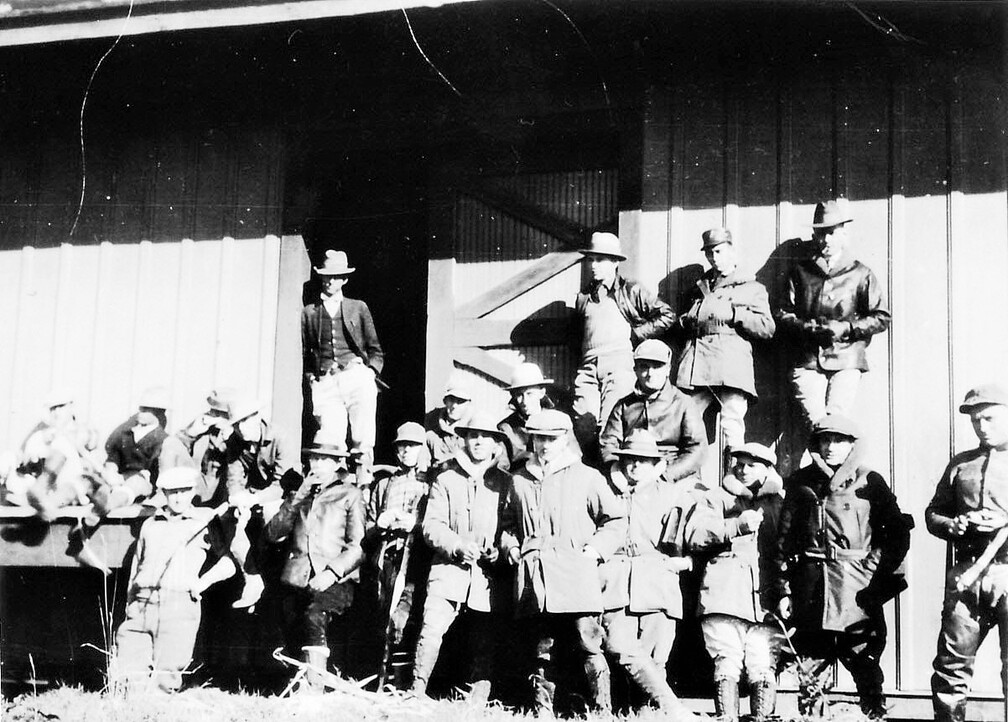 2 Trupps beim Abschießen des von Seismos gefundenen Mc Elroy-Domes.