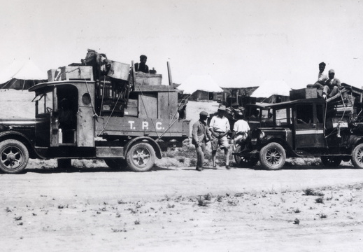 Refraktionsseismik im Irak 1928. Die Türkish Petroleum Company T.P.C. löste die logistischen Probleme.
