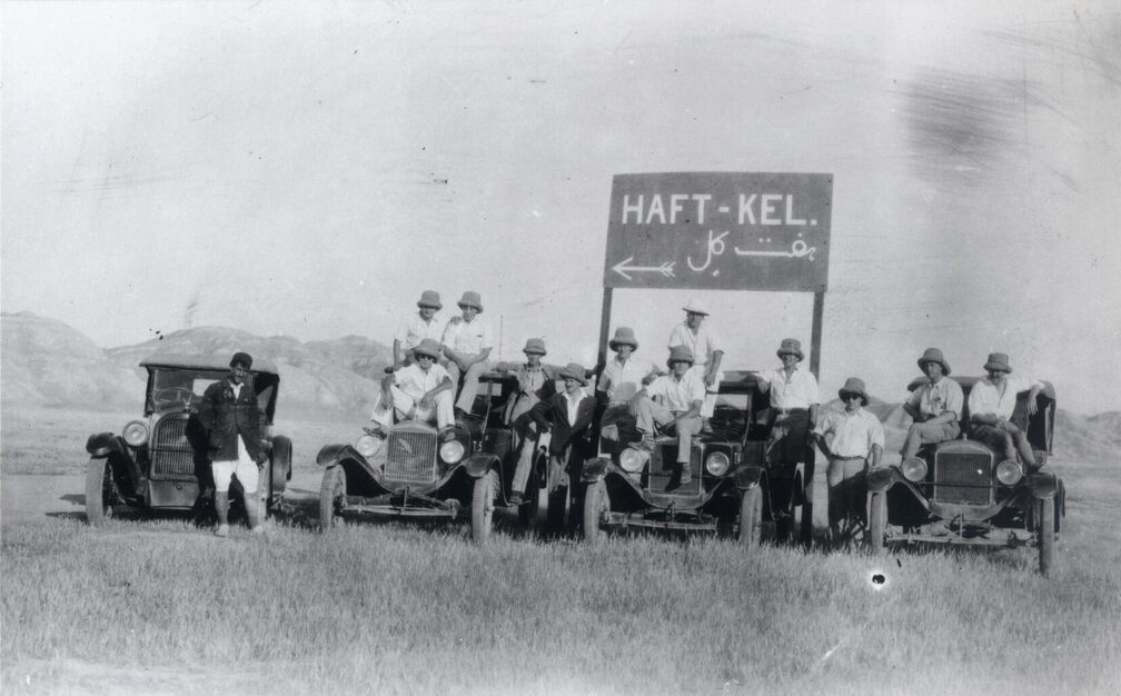 Refraktionsseismik in Persien 1928. Kleiner Fototermin am Haft-Kel Ölfeld.