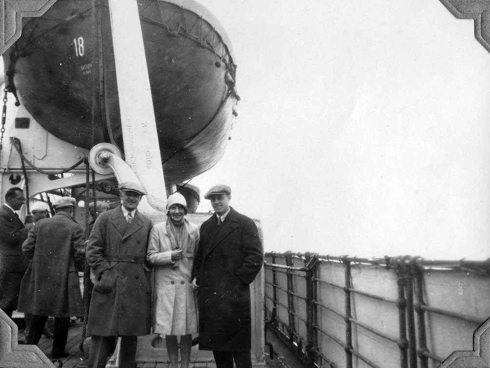 Links A. Klopp, Frau Klopp ist scheinbar Seekrank…