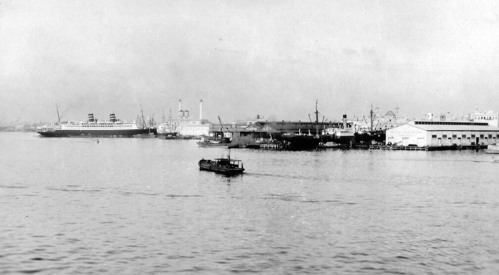 Teilansicht des Hafens von New York