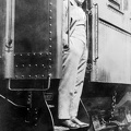 Adolf Klopp posiert für ein Erinnerungsfoto 