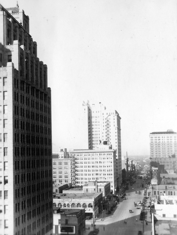 Links das Carter Building, war vormals Texas erster Wolkenkratzer (1910)