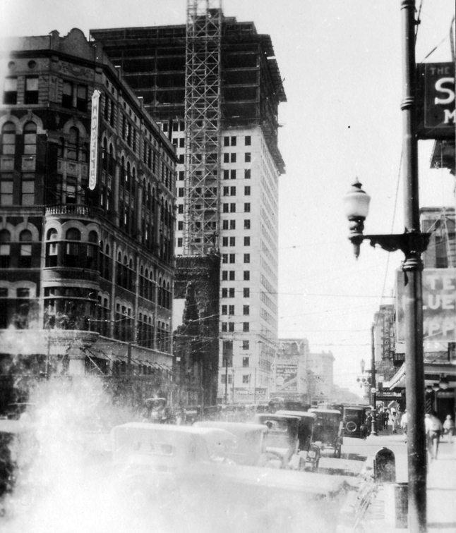Links Waddell’s Möbelhaus. 1938 abgebrannt; es war einer der größten Brände in Houston
