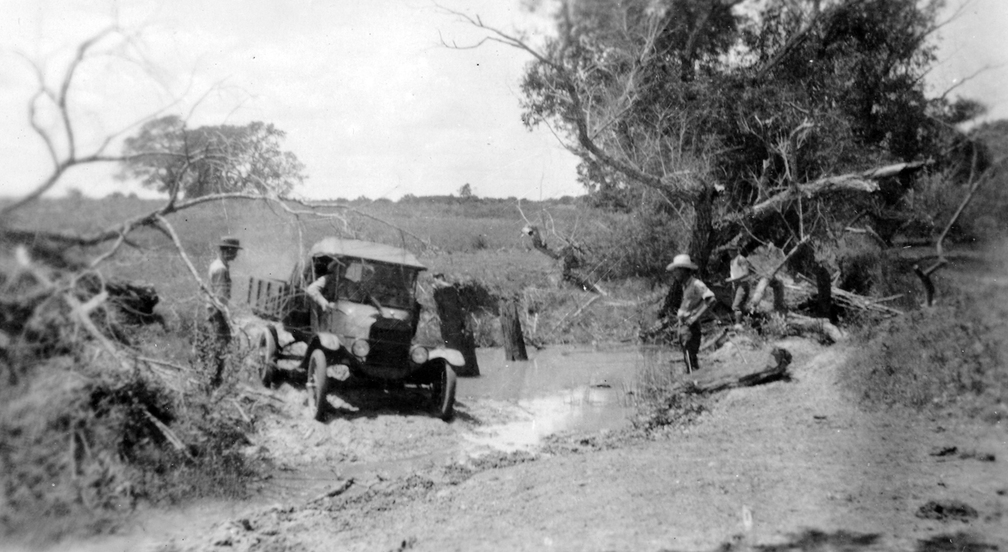 Kleinere Bäche wurden bei niedrigem Wasserstand durchquert.