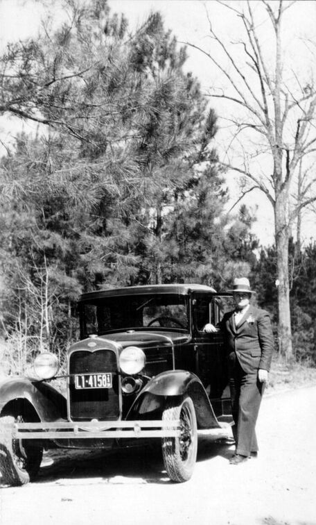 Adolf Klopp mit seinem 1929 Ford A