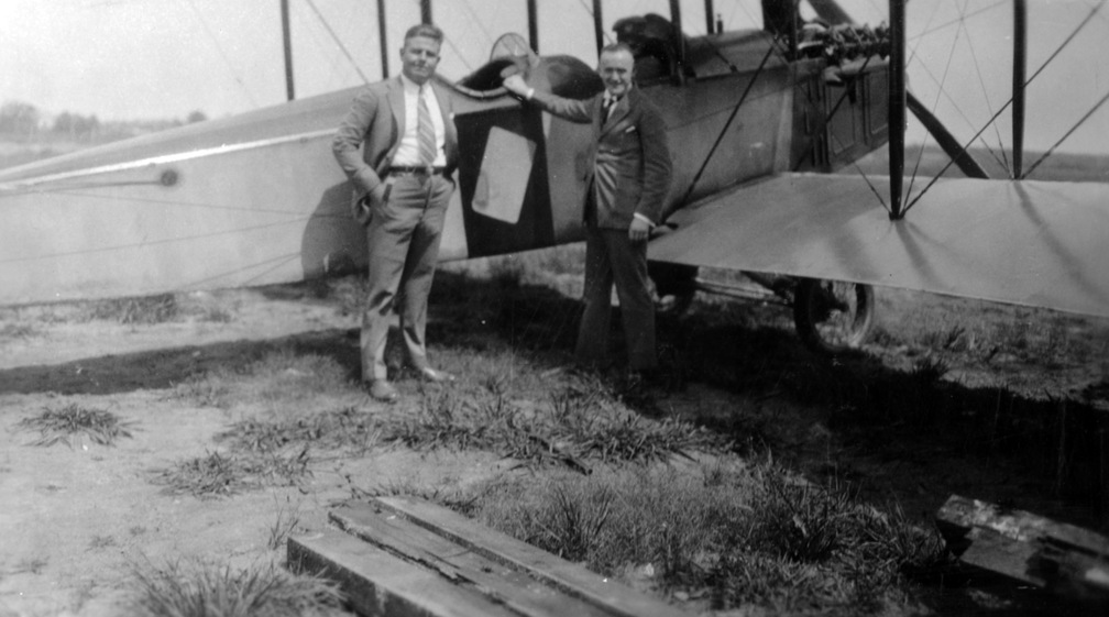 Adolf Klopp und NN wollen einen Rundflug machen.
