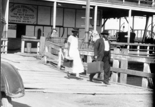 Ankunft zweier Reisende in Slidell, Louisiana, in der Nähe des Lake Ponchartrain