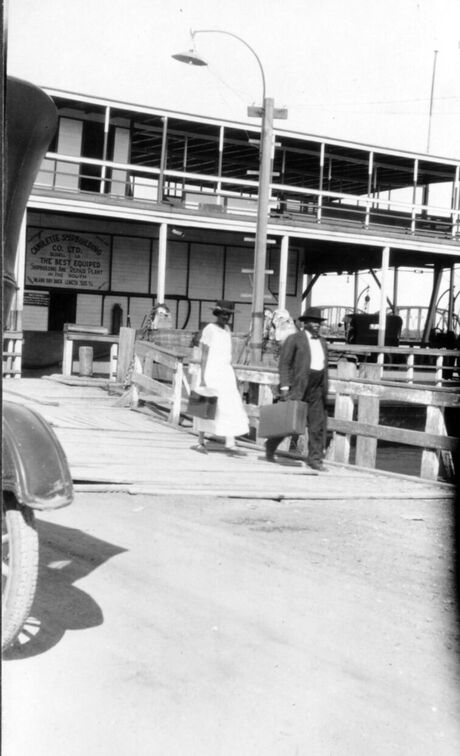 Ankunft zweier Reisende in Slidell, Louisiana, in der Nähe des Lake Ponchartrain