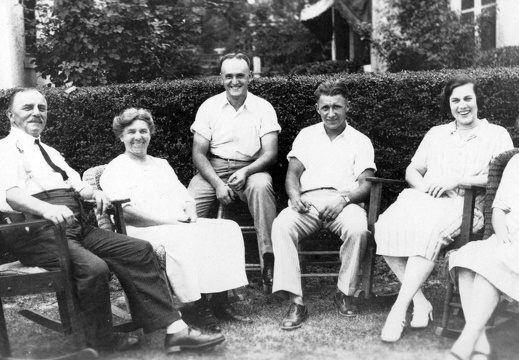 Adolf Klopp, dritter von links