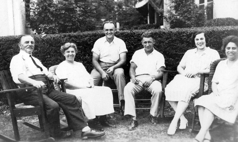 Adolf Klopp, dritter von links