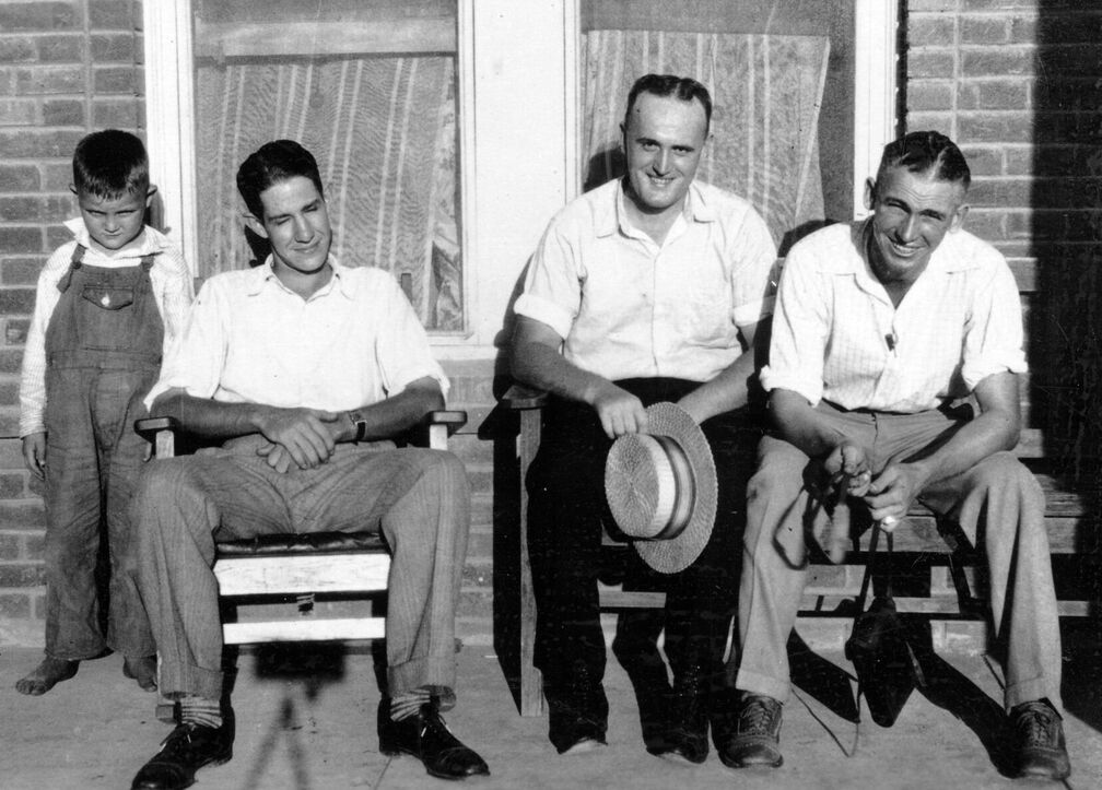 A. Klopp, zweiter von rechts