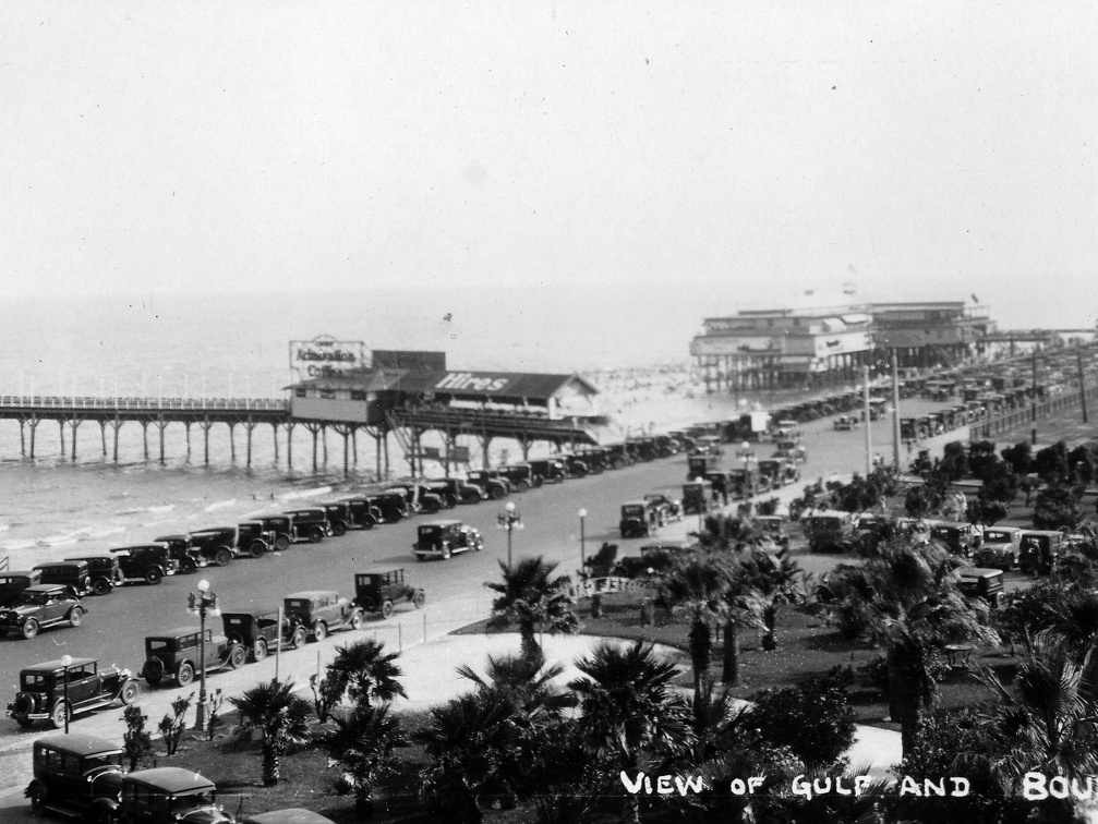 Strand mit Boulevard von Galveston. Parkraum war damals schon knapp.