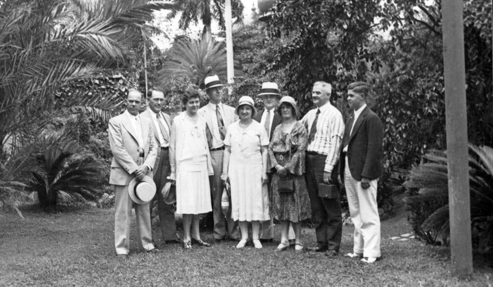 Dritter von rechts A. Klopp und davor Frau Klopp