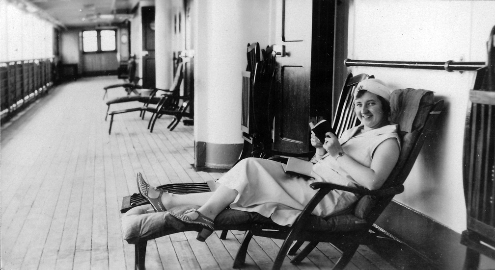 Frau Klopp genießt die warmen Tage auf See