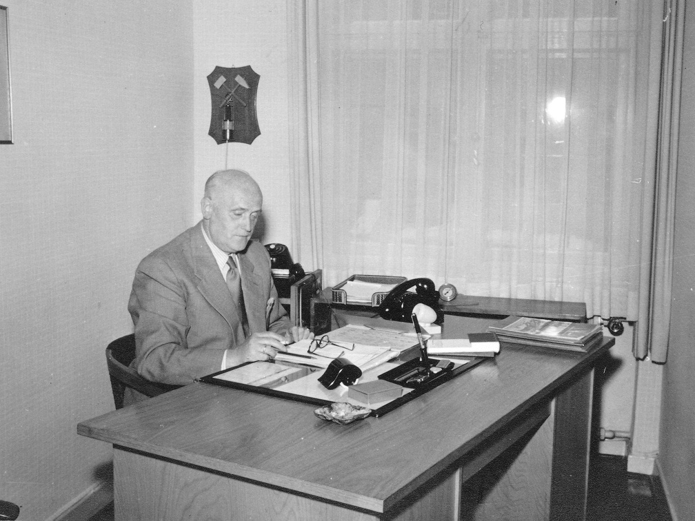 Adolf Klopp im Büro Haarstraße, zum Ende der 50er