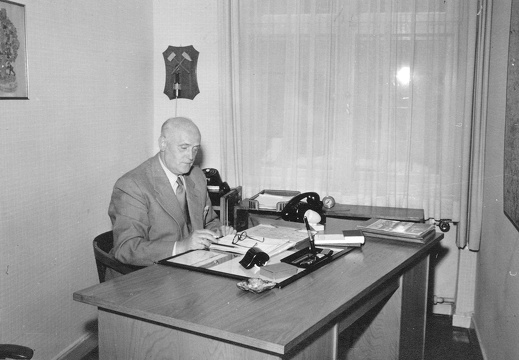 Adolf Klopp im Büro Haarstraße, zum Ende der 50er