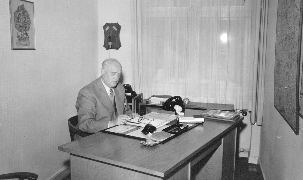 Adolf Klopp im Büro Haarstraße, zum Ende der 50er