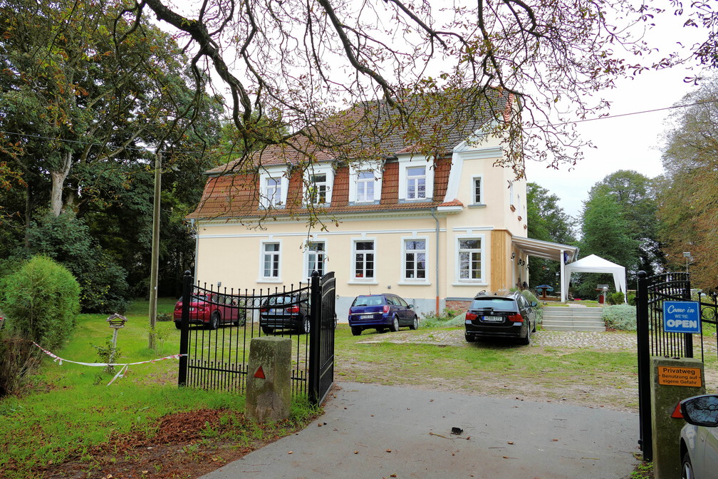 2018-09-15 15-18-08 - Peters Schloss-1-2