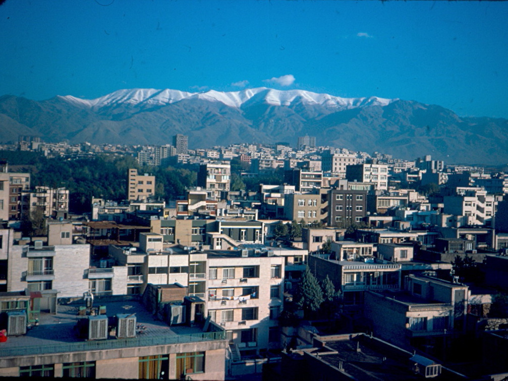 Teheran mit Elbrus-Gebirge