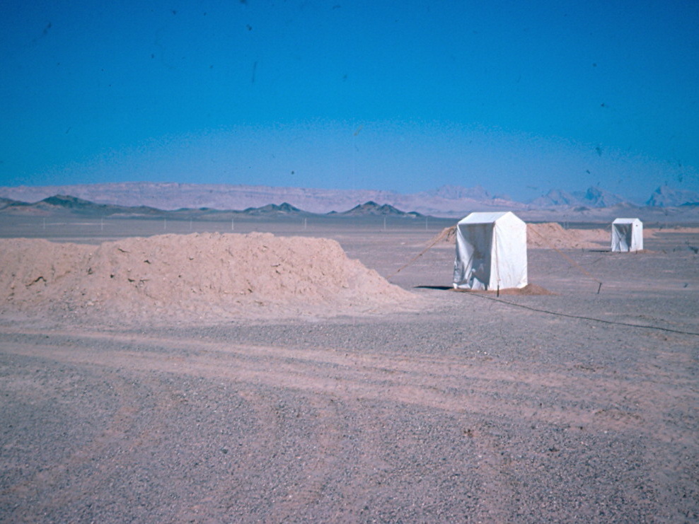 Neues Camp Anar - Toiletten-Zelte